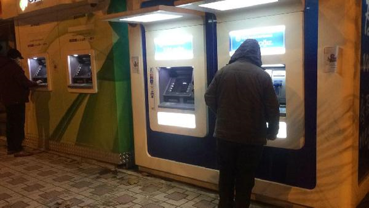 Atm\'lere Yılbaşı Kutlamalarına Hayır Afişine Gözaltı