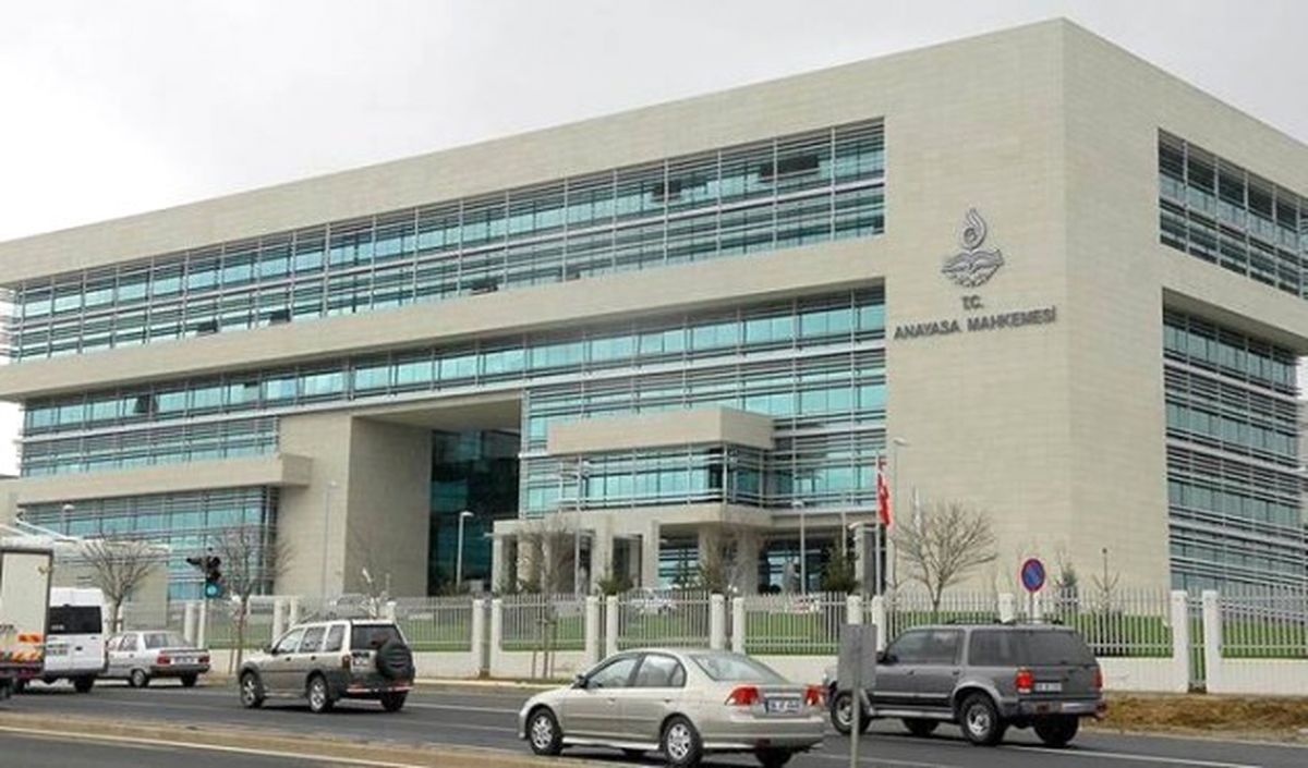 Aym\'deki 41 Personel Kamu Görevinden Çıkarıldı