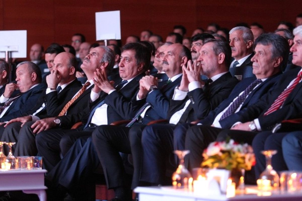 Bakan Müezzinoğlu Bursa\'da Ekonomiye Değer Katanlar Ödül Törenine Katıldı