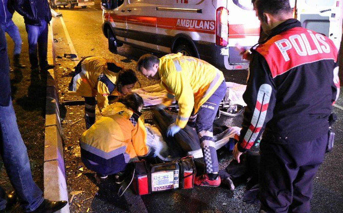 Balıkesir\'de Trafik Kazası: 8 Yaralı