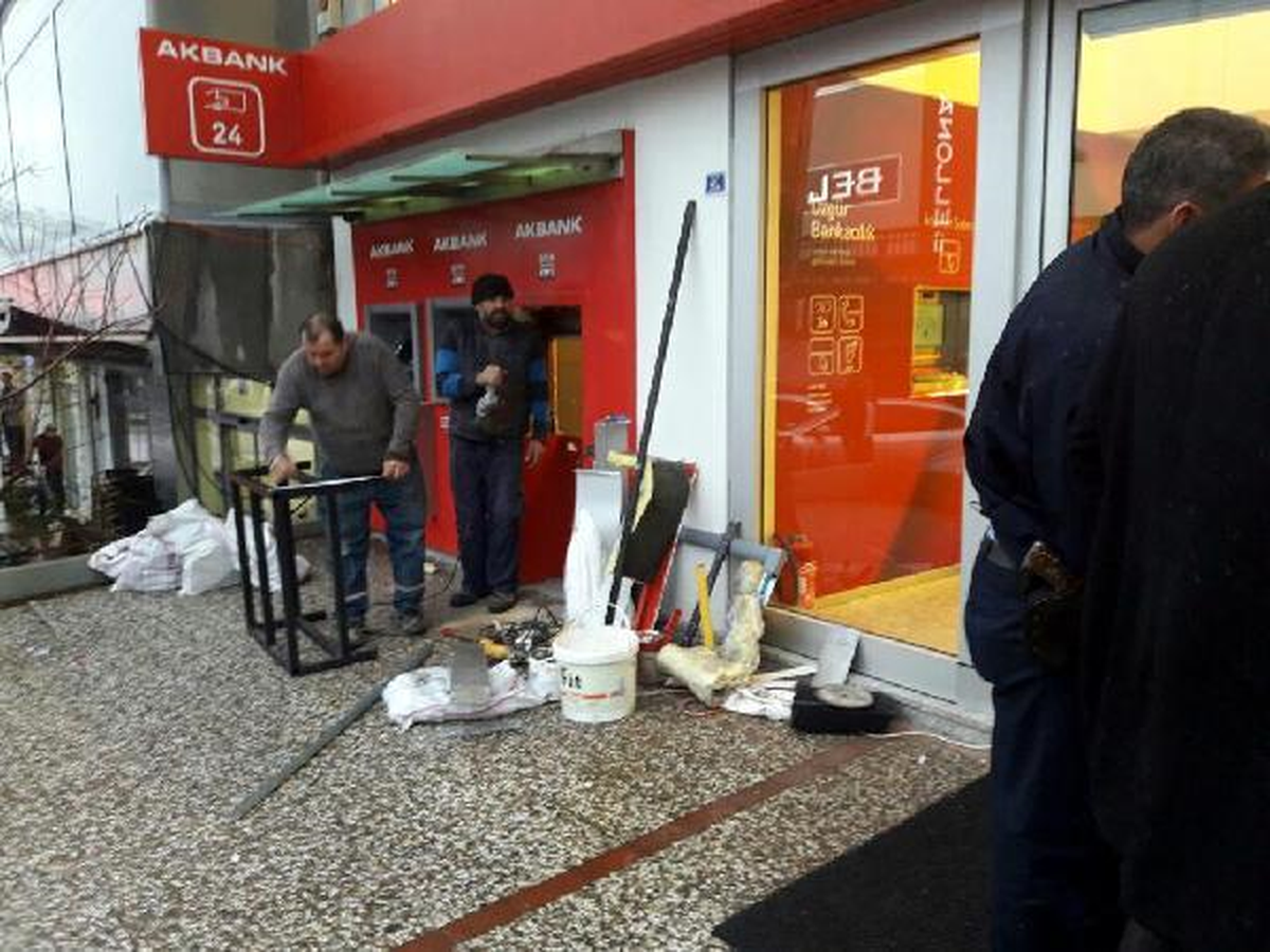 Banka Atm\'si Değiştirilirken Çalan Alarm Polisi Telaşlandırdı