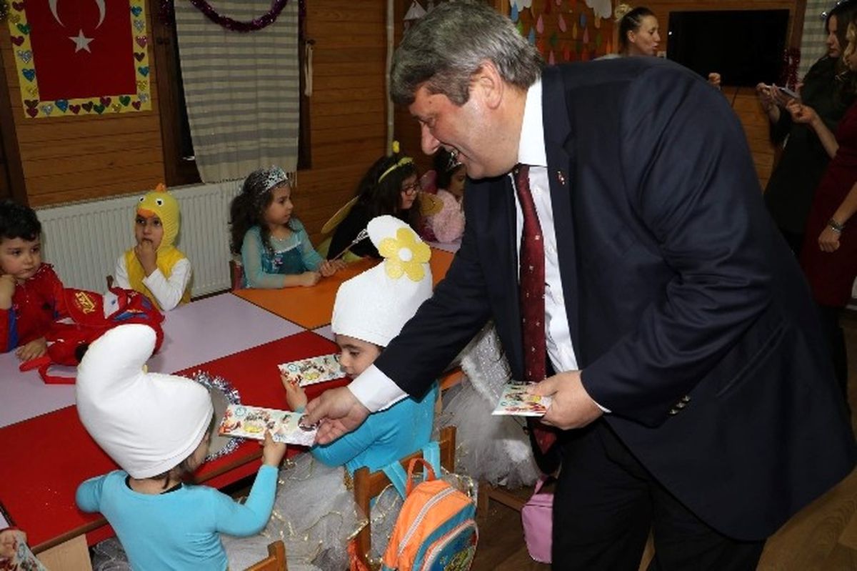 Başkan Ergün\'den Çocuklara Yeni Yıl Hediyesi
