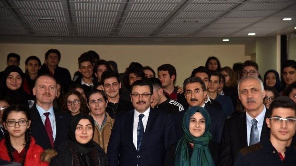 Başkan Genç, Sosyal Bilimler Lisesi Öğrencileri ile 15 Temmuz\'u Konuştu