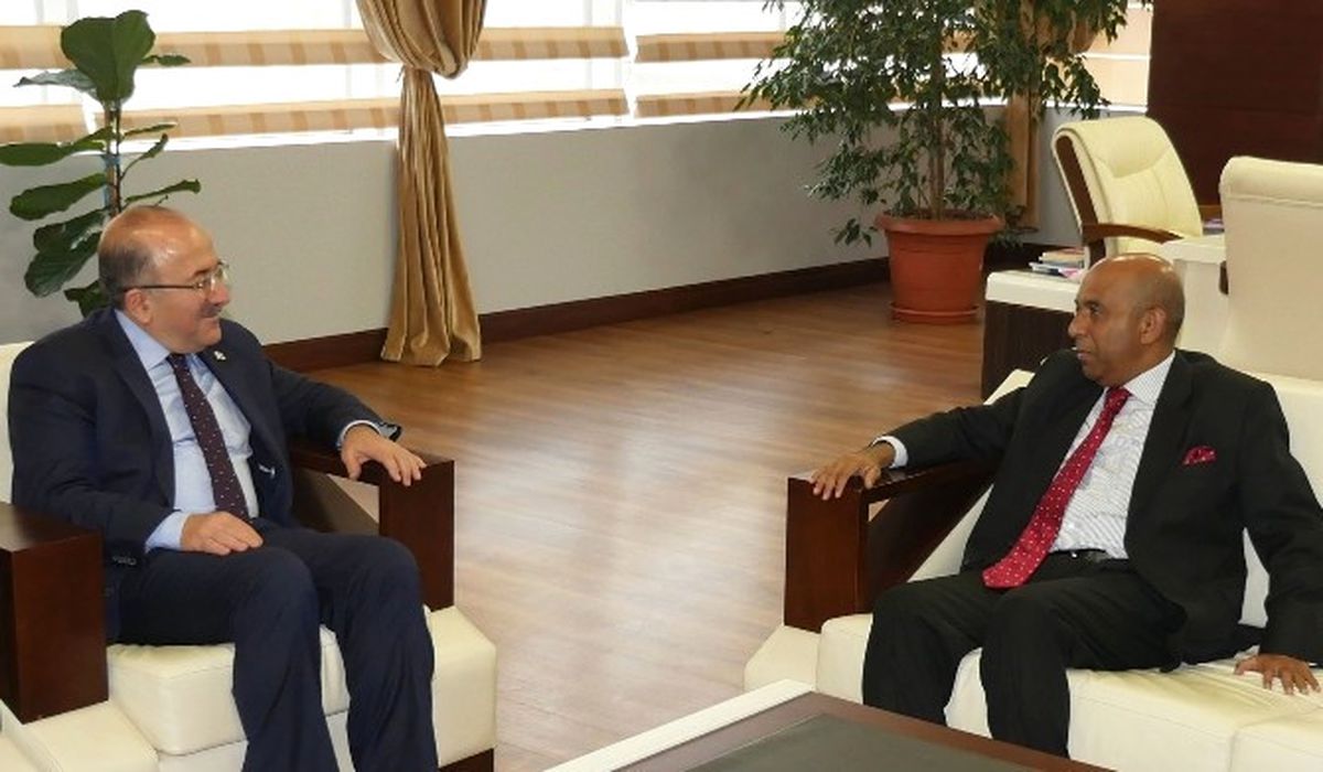 Başkan Gümrükçüoğlu, Sri Lanka\'nın Ankara Büyükelçisi Amza\'yı Makamında Kabul Etti