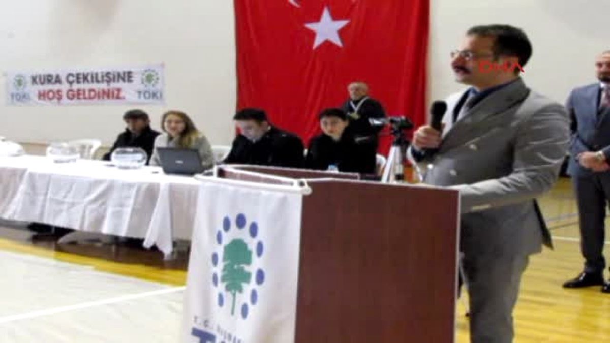 Çeşme TOKİ\'de 1027 Ev Için Kura Çekimi