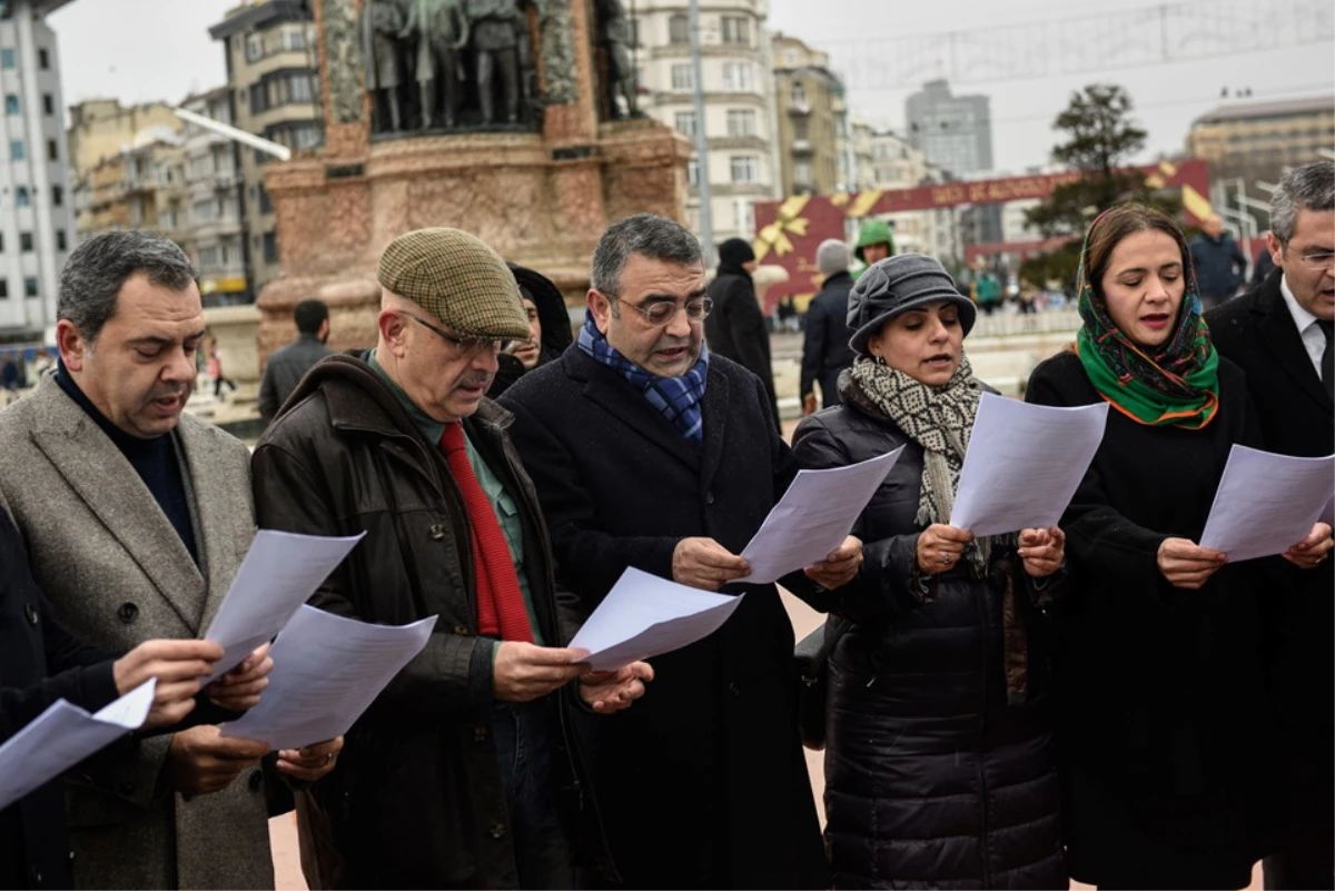 CHP\'den Taksim Cumhuriyet Anıtı Önünde Anayasa Açıklaması