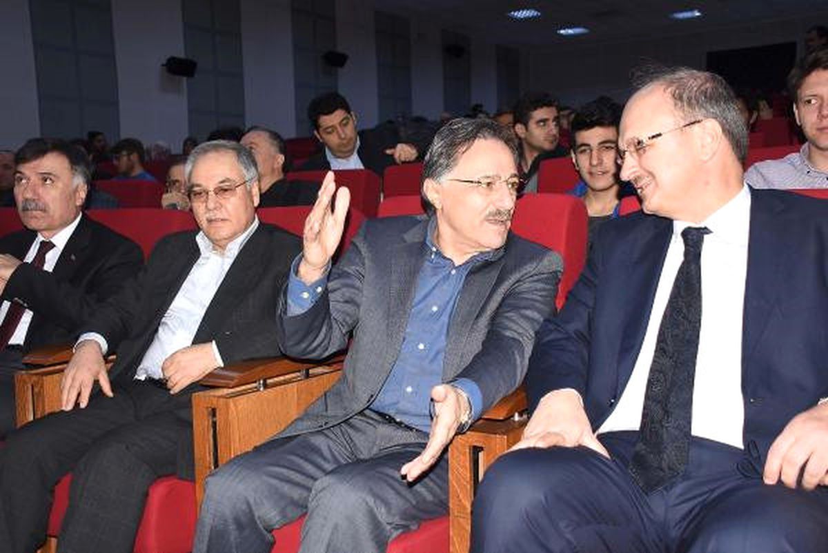Cumhurbaşkanı Başdanışmanı Karatepe\'den Devekuşu Benzetmesi