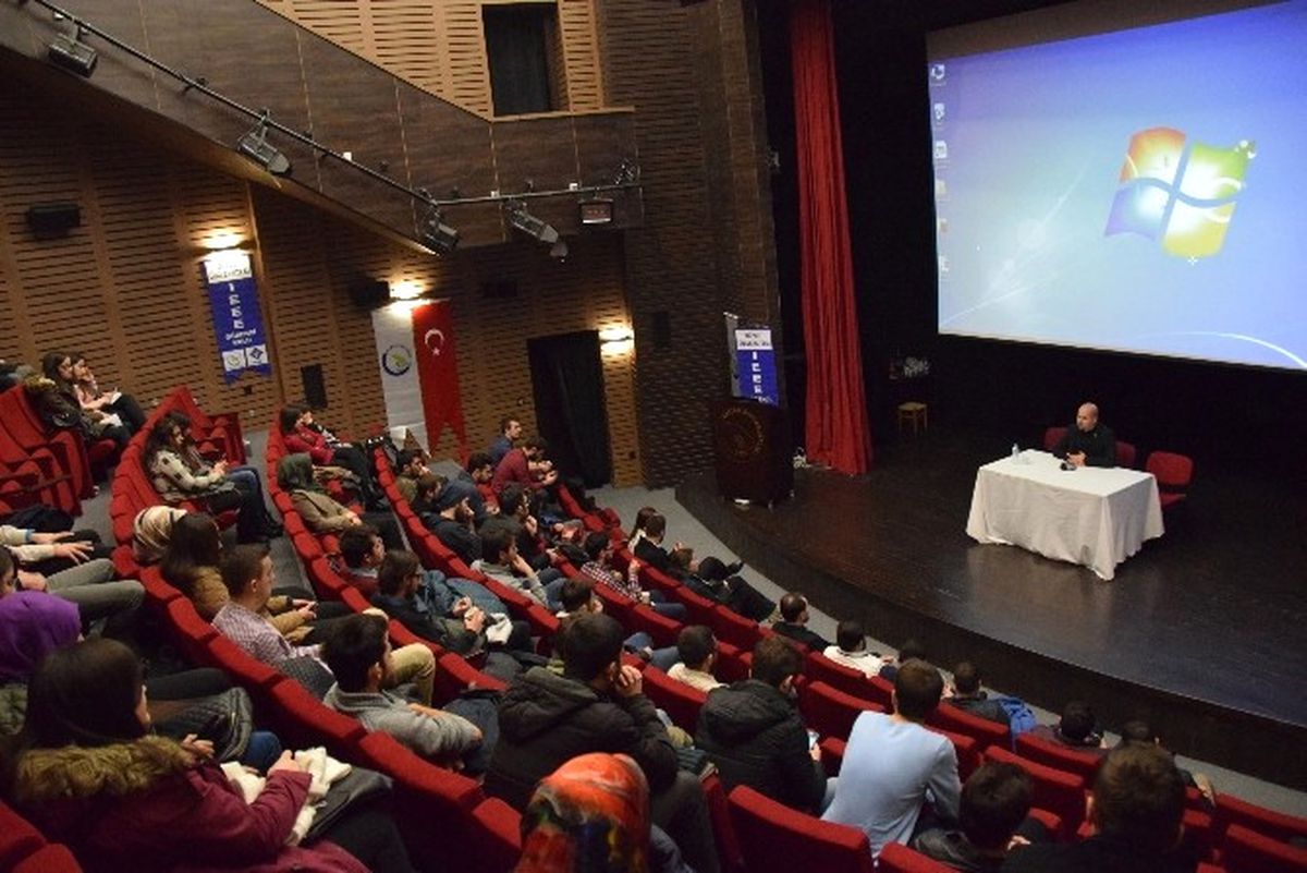 Düzce Üniversitesinde \'Kariyer Günü\' Etkinliği Düzenlendi