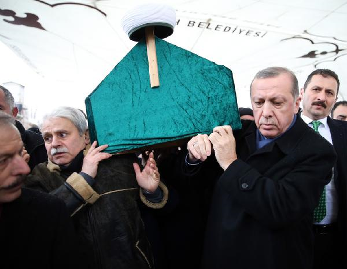 Erdoğan Fatih Camii\'nde Cenaze Törenine Katıldı