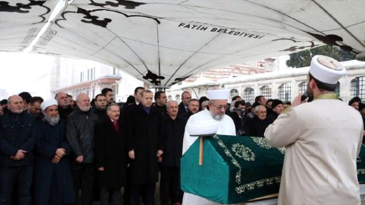 Erdoğan Fatih Camii\'nde Cenaze Törenine Katıldı