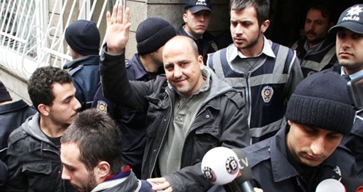 Gazeteci Ahmet Şık Tutuklandı