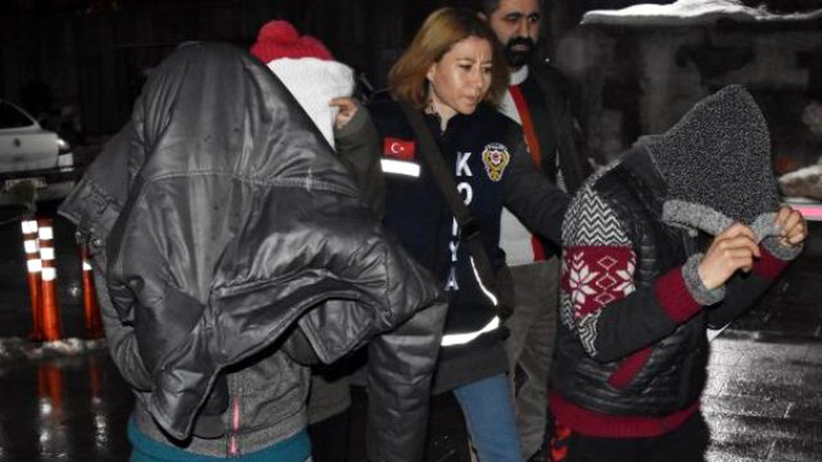 Fuhuştan Yakalanınca Polise \'Bizi Yakalamaktan Bıkmadınız Mı?\' Dediler