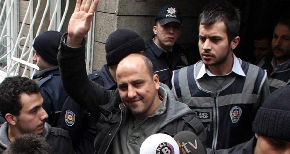 Gazeteci Ahmet Şık, "Örgüt Propagandası Yapmak" Suçundan Tutuklanma Talebiyle Mahkemeye Sevk Edildi.