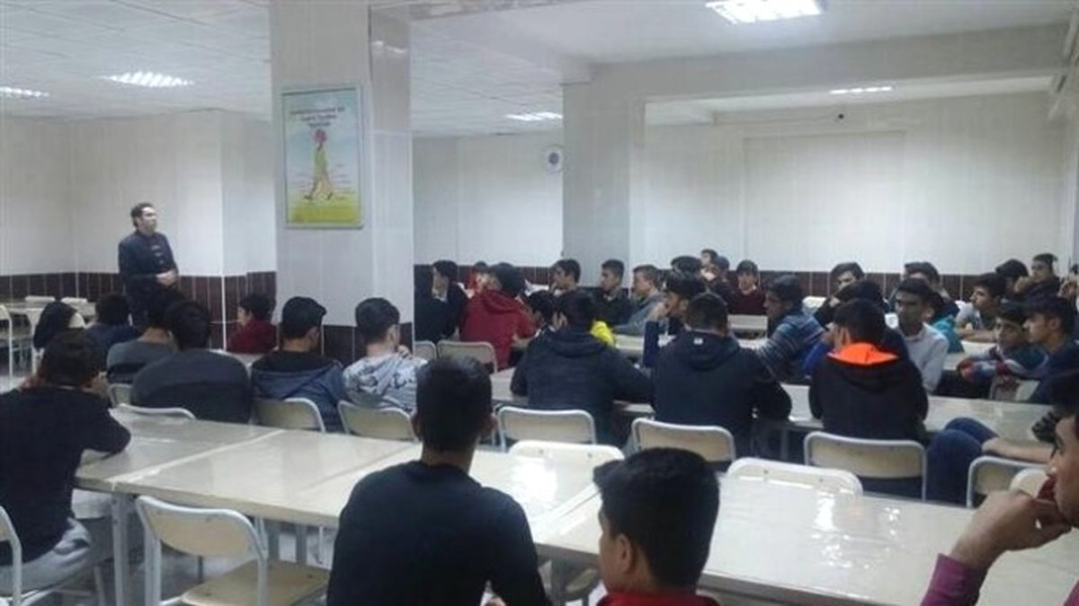 Gençlere Değerler Eğitimi Seminerleri Veriliyor