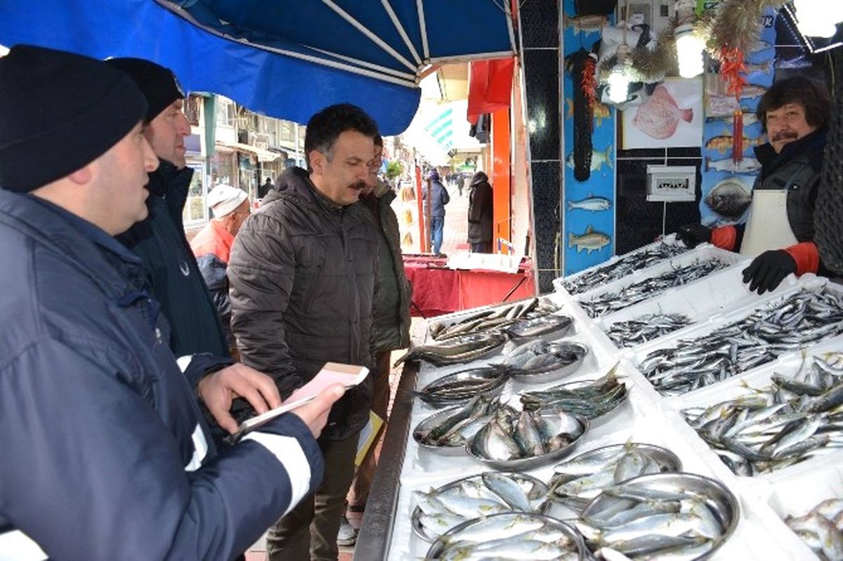 Görele\'de Zabıta Ekipleri Balıkçıları Denetlendi