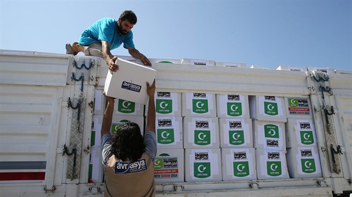 Halep Mağdurlarına 2 Tır Dolusu Battaniye