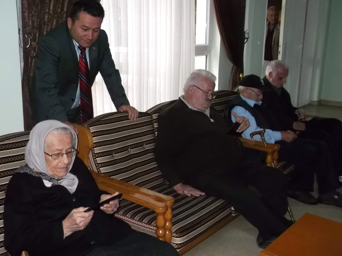 Huzurevi Sakinleri Dünyayı "Tablet"Le Takip Ediyor