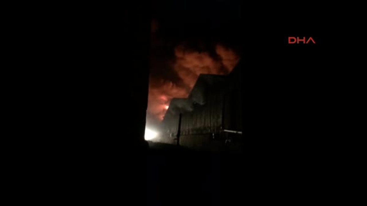 Iskenderun\'da Geri Dönüşüm Tesisi Yandı