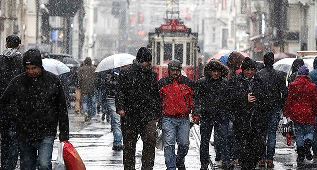 İstanbul\'da Kar Yağışı Devam Ediyor