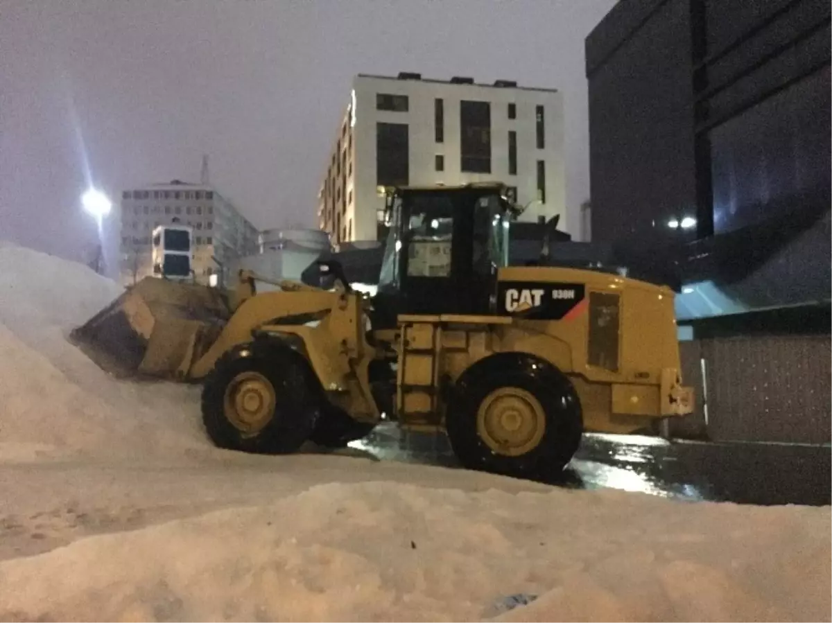 İstanbul\'da Karla Karışık Yağmur Gece Boyunca Etkili Oldu