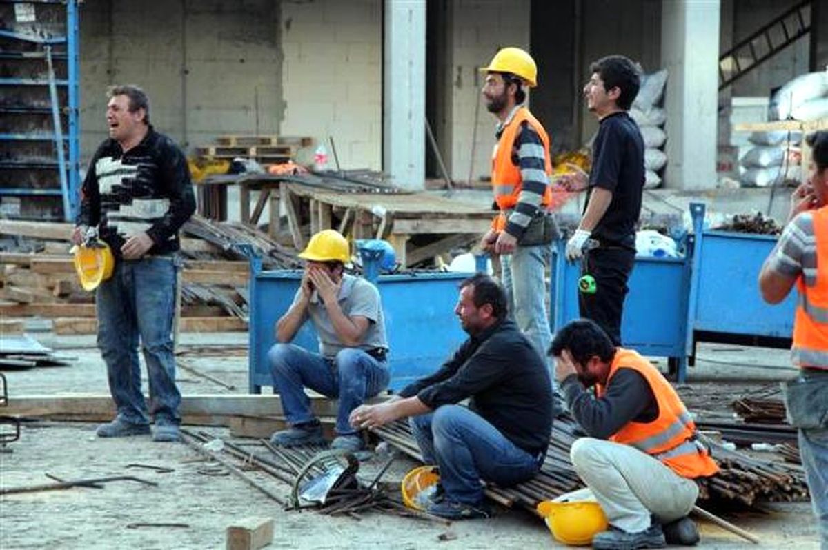 Kadıköy\'de İnşaat İskelesi Çöktü