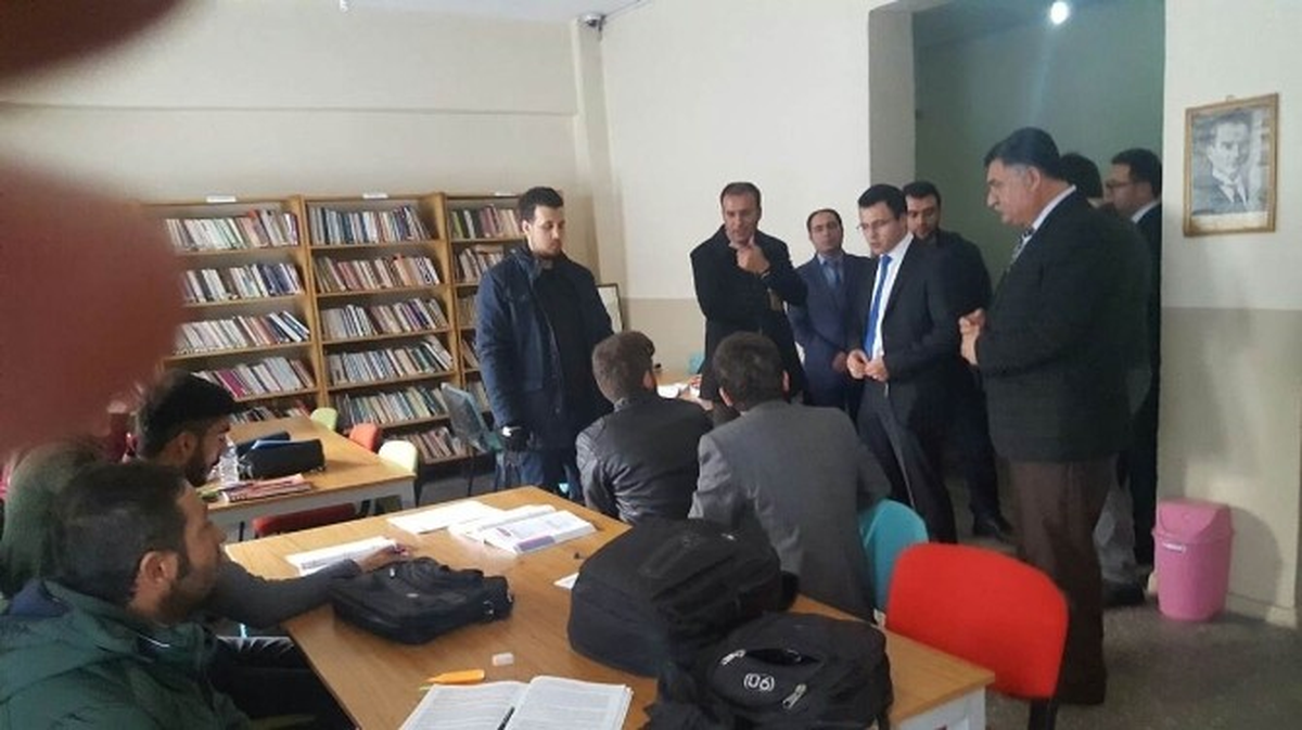 Kaymakam Uzan\'dan Kütüphane Ziyareti