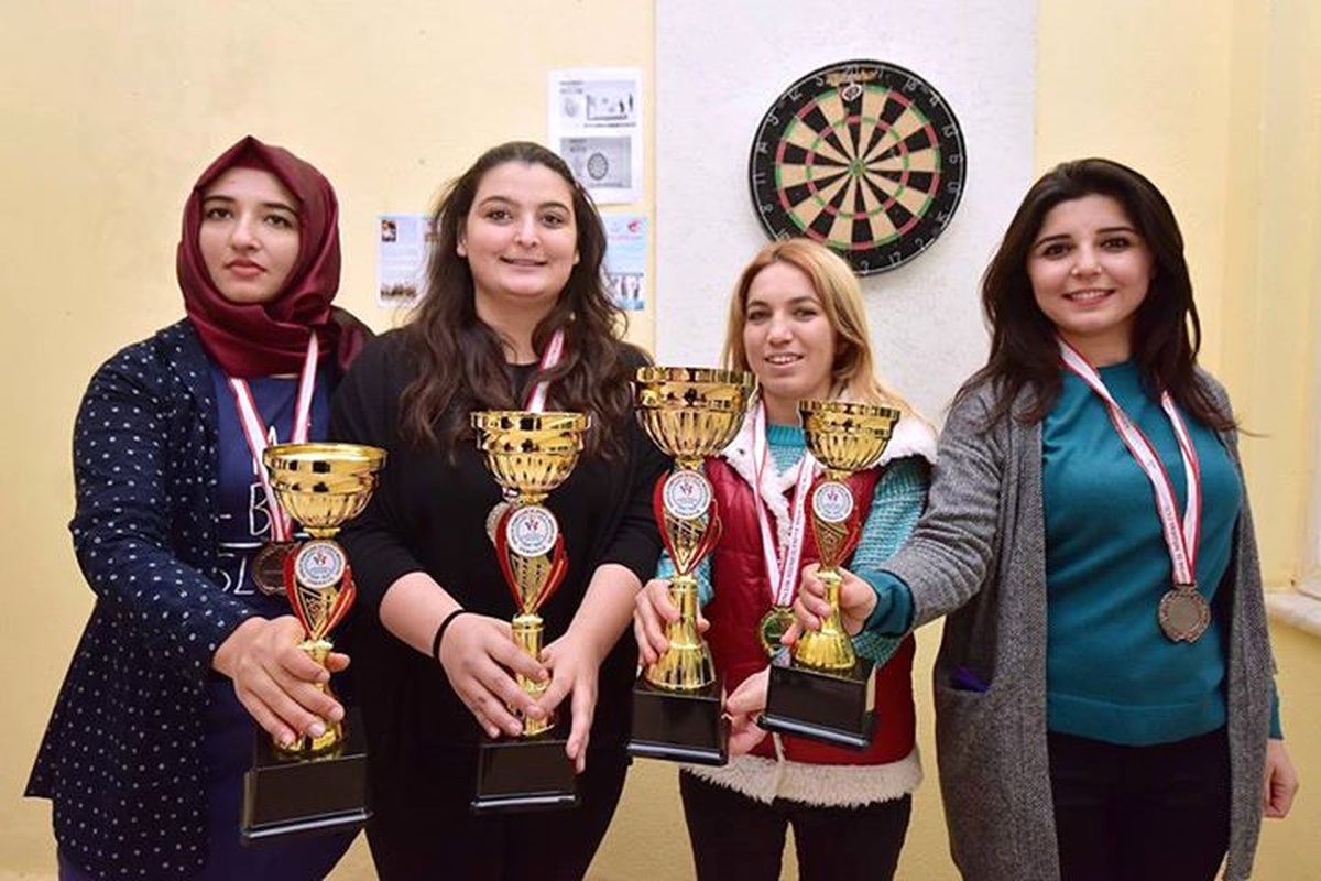 Kız Öğrenci Yurdunda Dart Müsabakaları Yapıldı