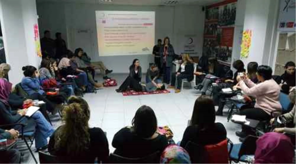 Kızılay\'dan Üniversite Öğrencilerine İlk Yardım Eğitimi