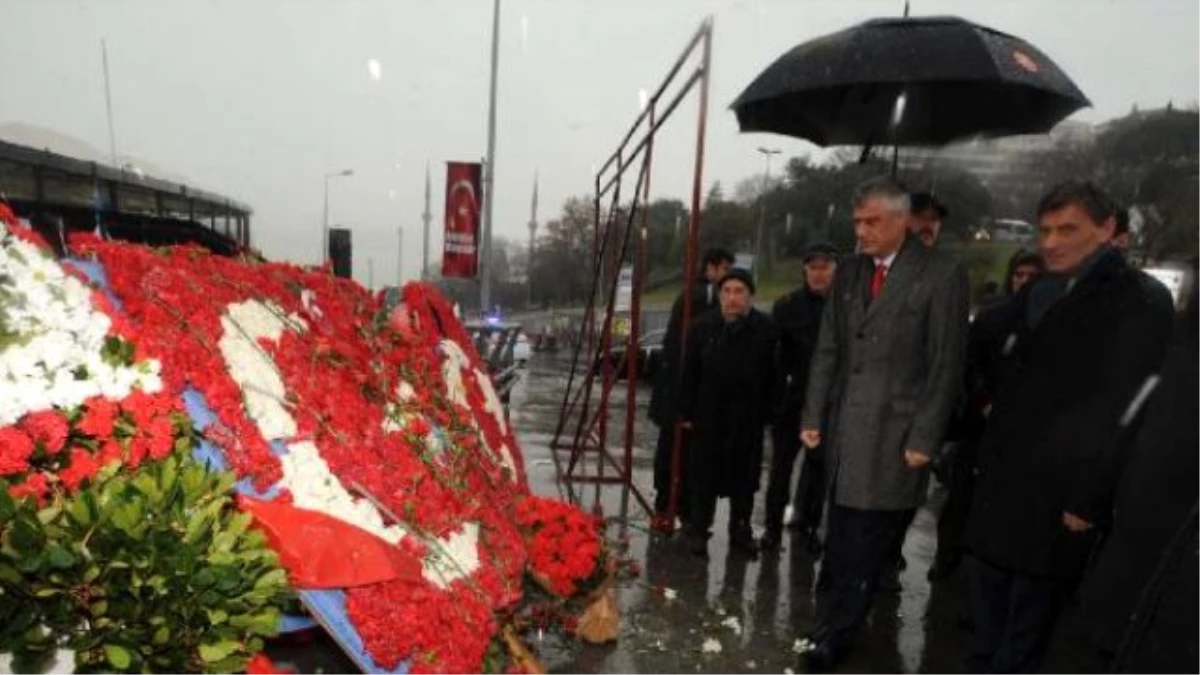 Kosova Cumhurbaşkanı Şehitler Tepesi\'ni Ziyaret Etti