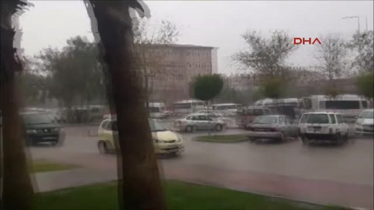 Manavgat\'ta Dolu Yağışı