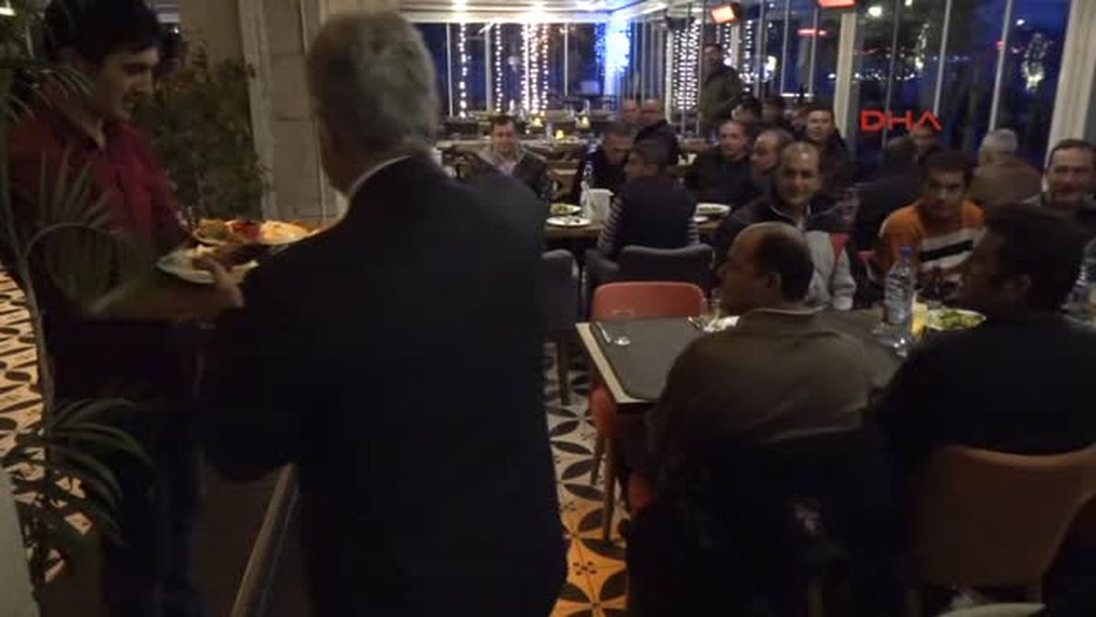 Marmaris Belediye Başkanı\'ndan Işçilere Yeni Yıl Sürprizi
