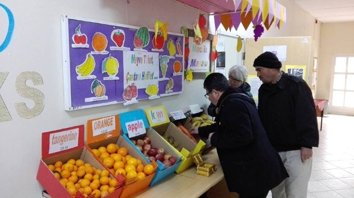 Meclis Manavı Öğrencilere Güven ve Dürüstlüğü Öğretiyor