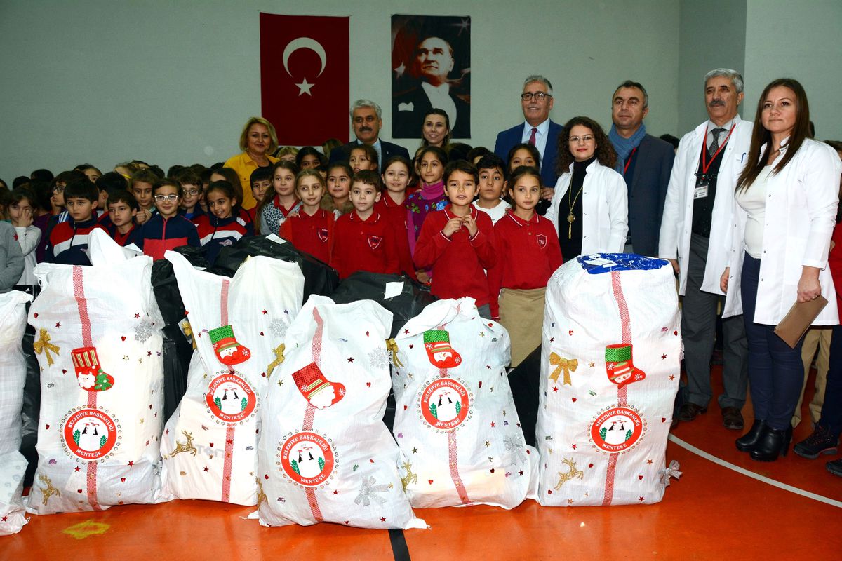 Menteşe\'den Çocuklara Yeni Yıl Hediyesi