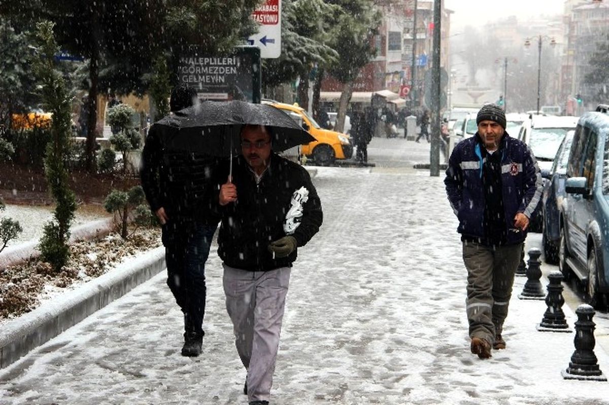 Nevşehir\'de Beklenen Kar Yağışı Başladı