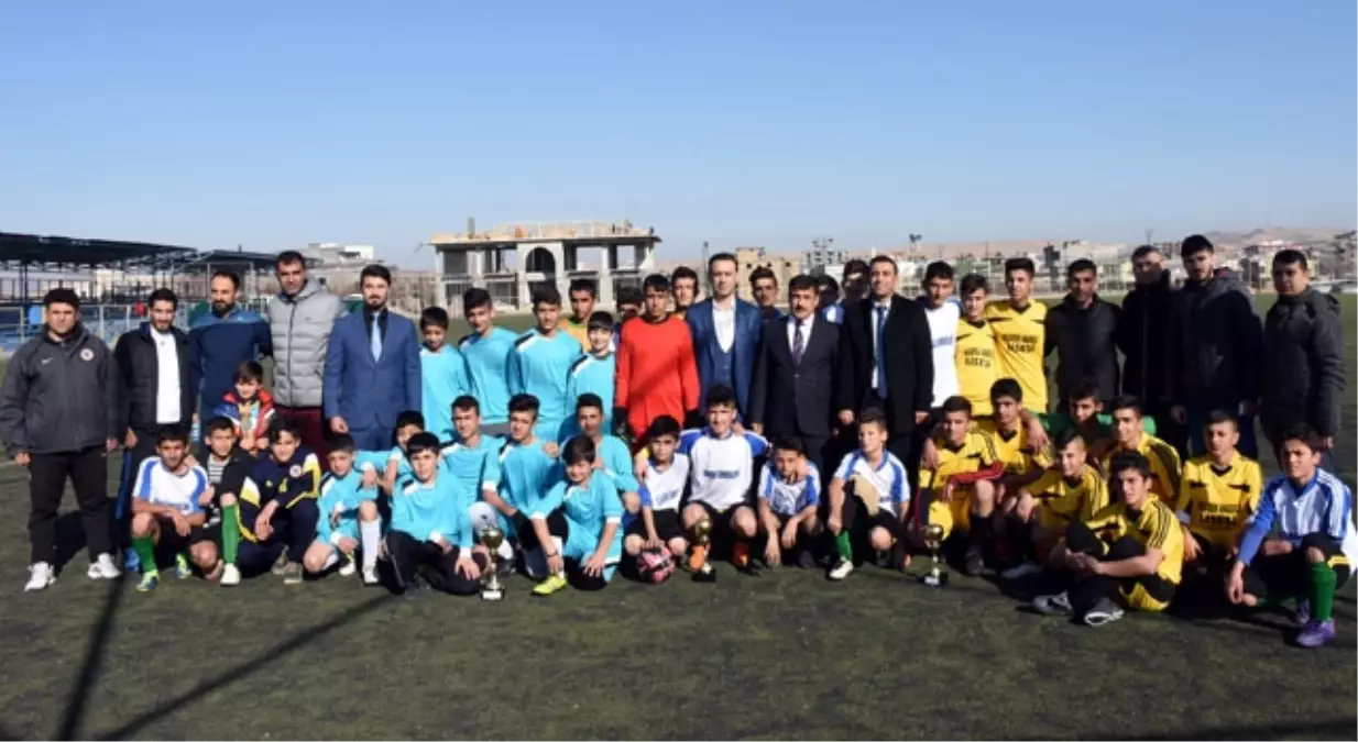 Nusaybin\'de Ortaokullar Arası Futbol Turnuvası Yapıldı