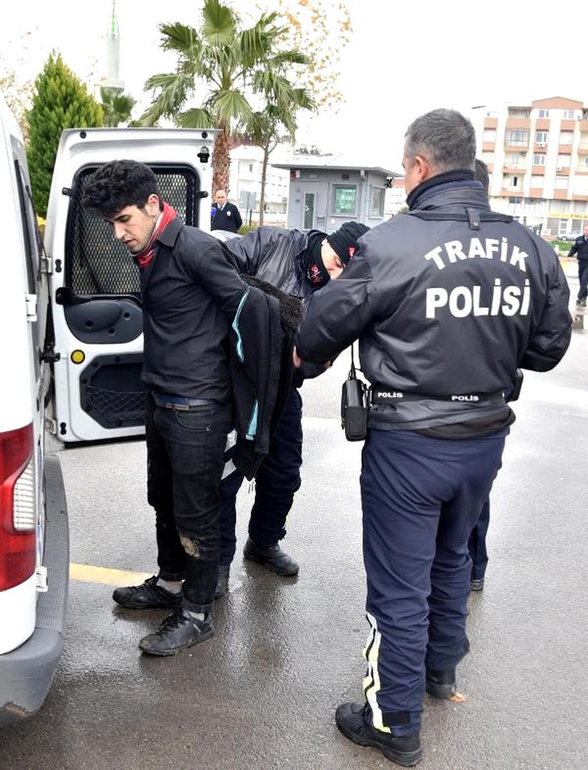 Polisin \'Dur\' İhtarına Uymadı, \'Hadi Vurun Beni\' Dedi