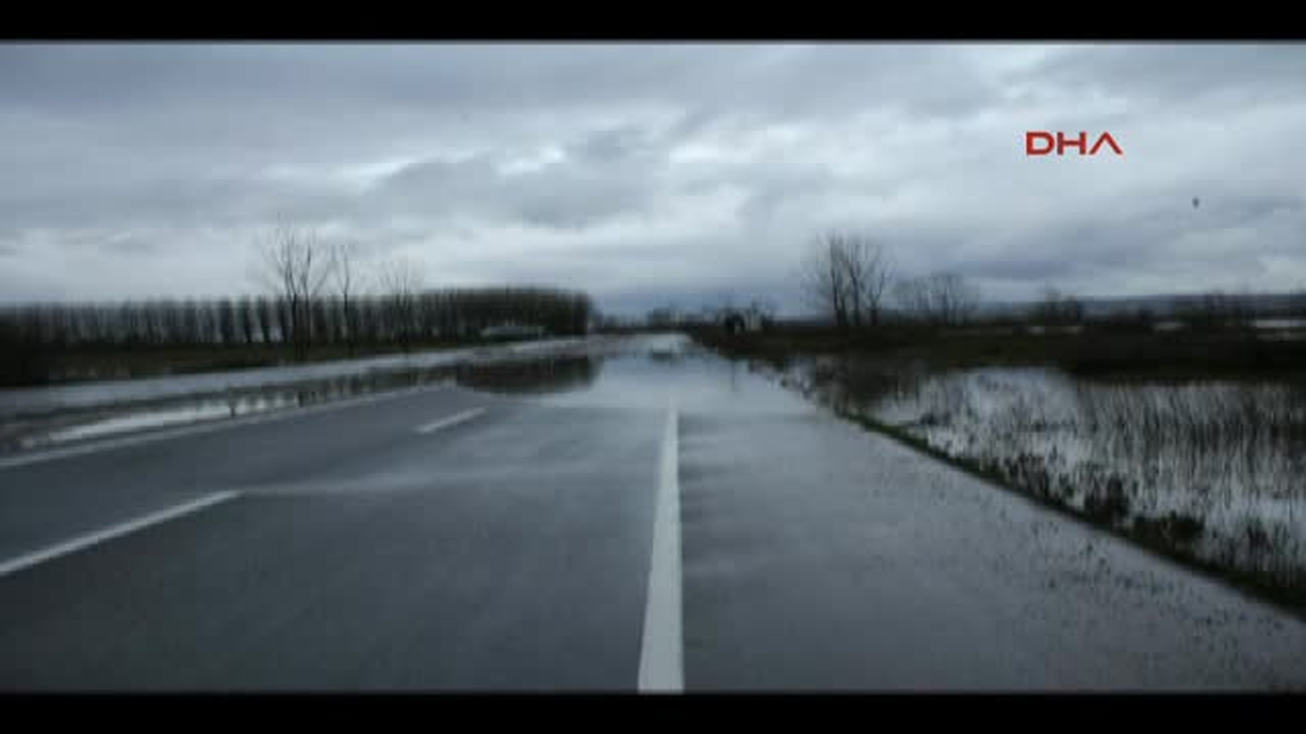 Sakarya Karasu Ile Adapazarı Arasındaki Yol Ulaşıma Kapandı