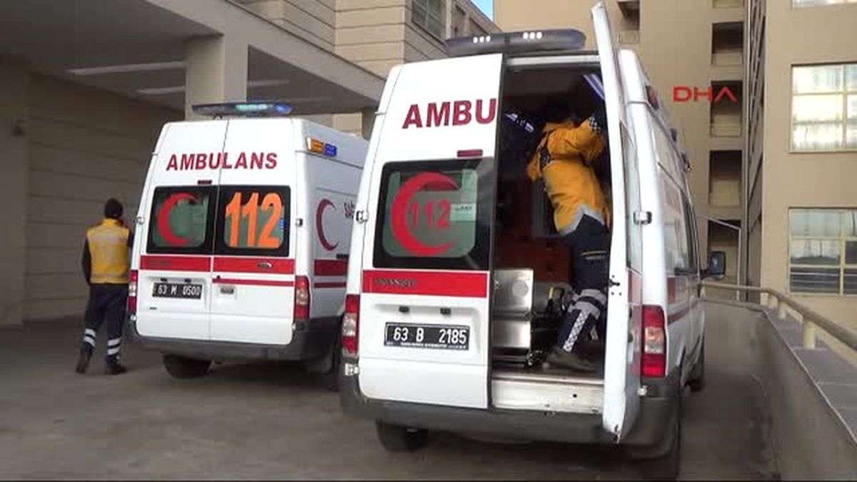 Siverek\'te Otomobil Devrildi 3 Yaralı
