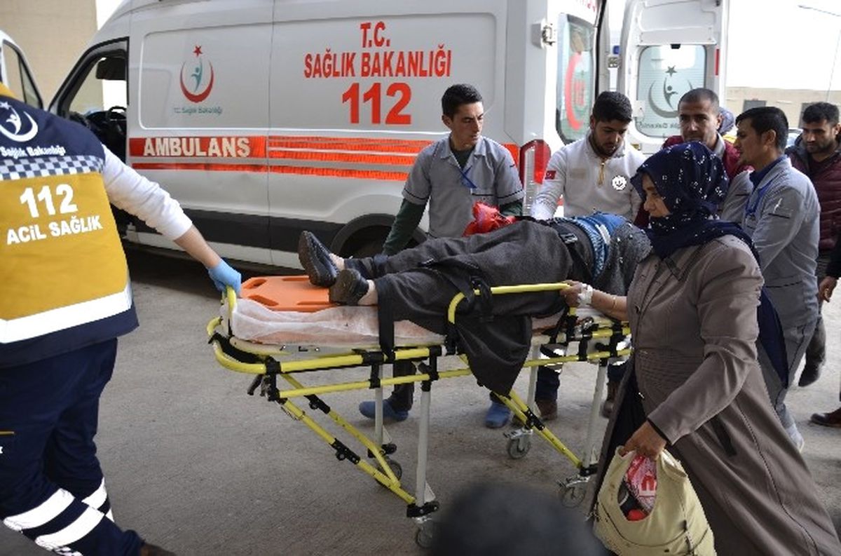 Siverek\'te Trafik Kazası: 1\'i Çocuk 3 Yaralı