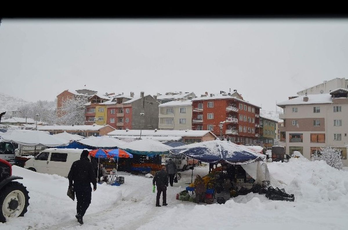 Söğüt\'teki Pazarcıların Kış Çilesi