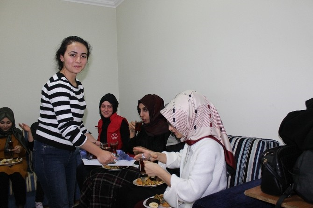 Trabzon\'da Gençler Çaya Geliyor
