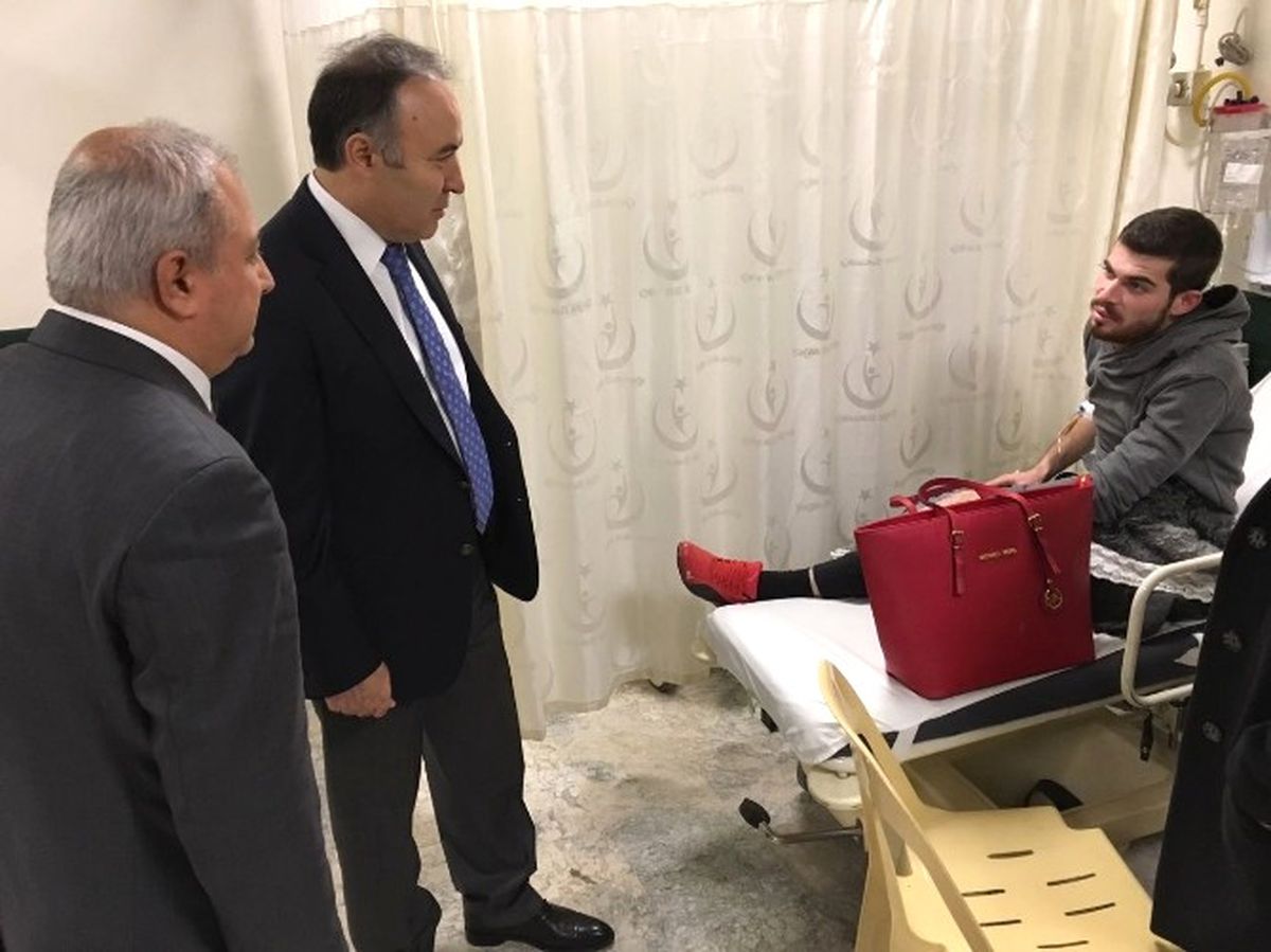 Vali Altıparmak, Yangın Çıkan Devlet Hastanesi\'ni Ziyaret Etti