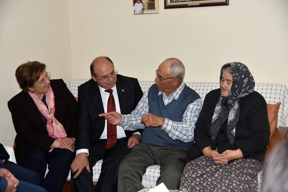 Vali Çiçek, Şehit Ailesini Ziyaret Etti