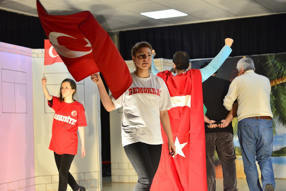 Yıldırımlı Çocukların Tiyatro Keyfi