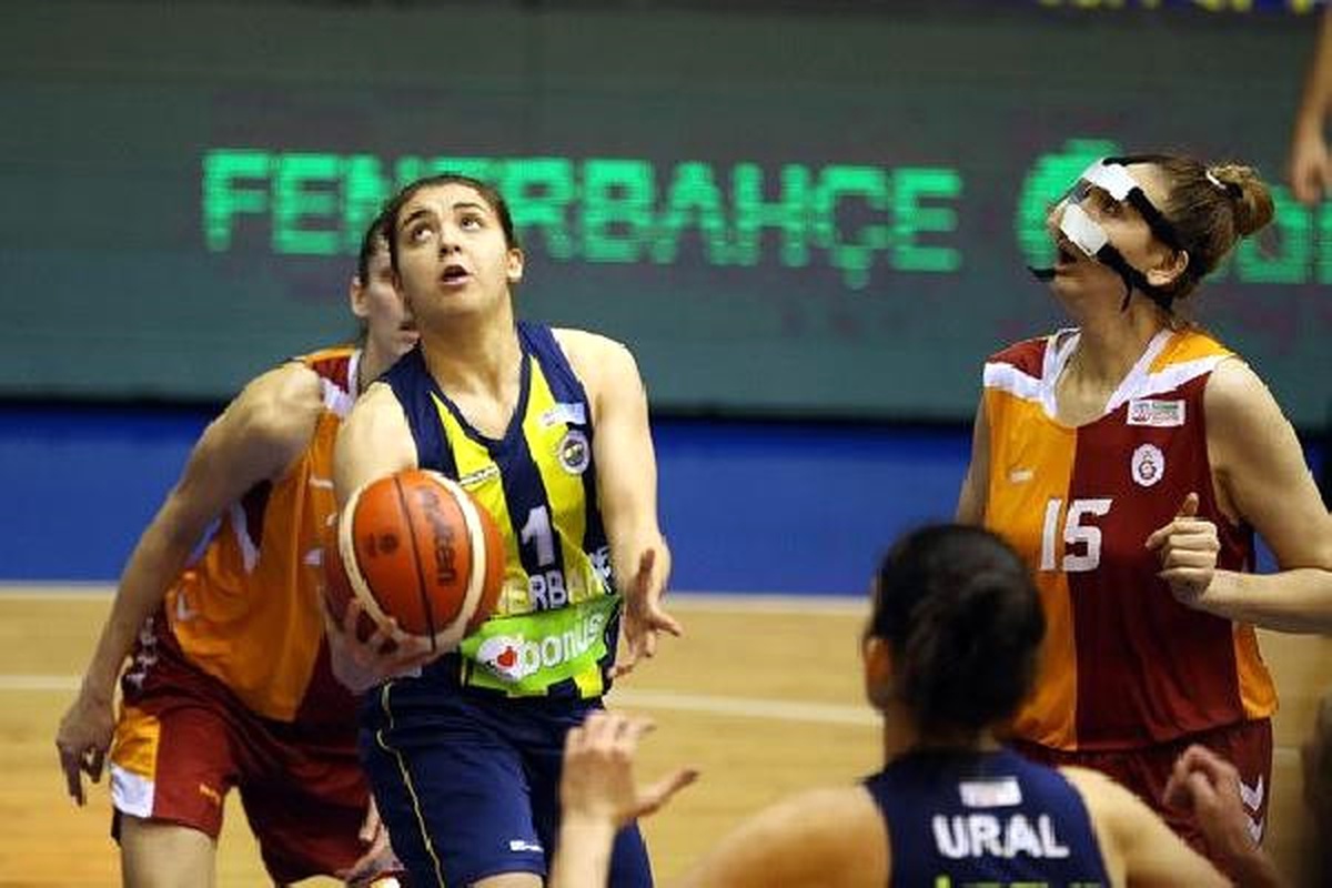 Yılın Son Derbisini Fenerbahçe Kazandı