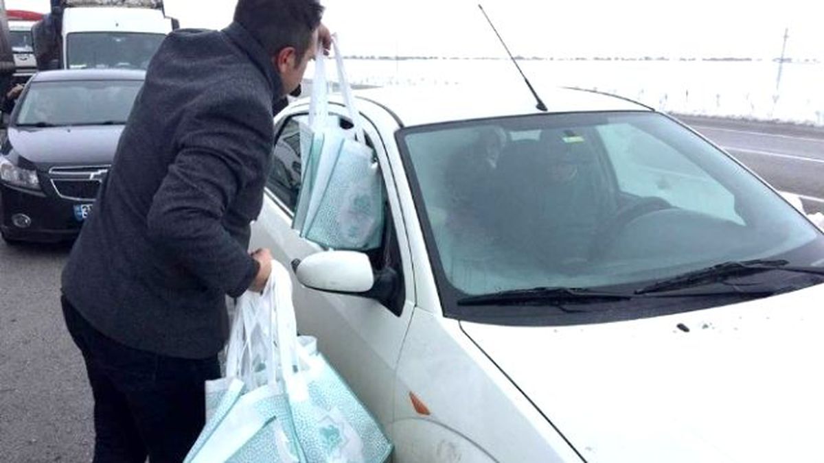Yolda Kalanlara Kumanya Dağıtıldı
