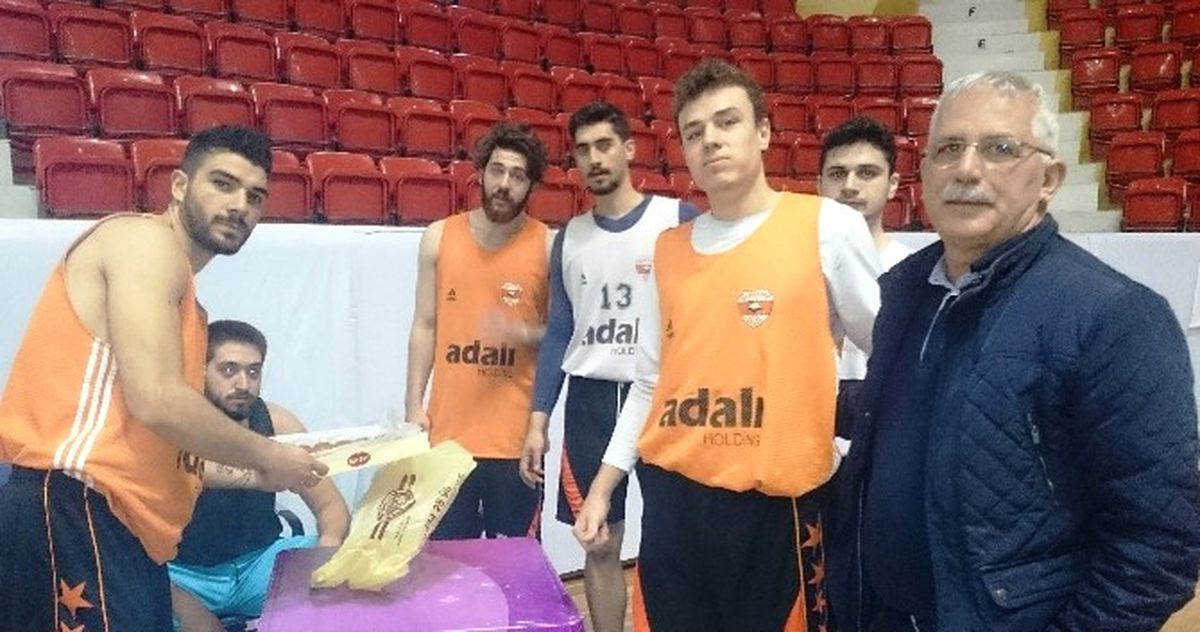 Adanaspor\'da Yüzler Gülüyor