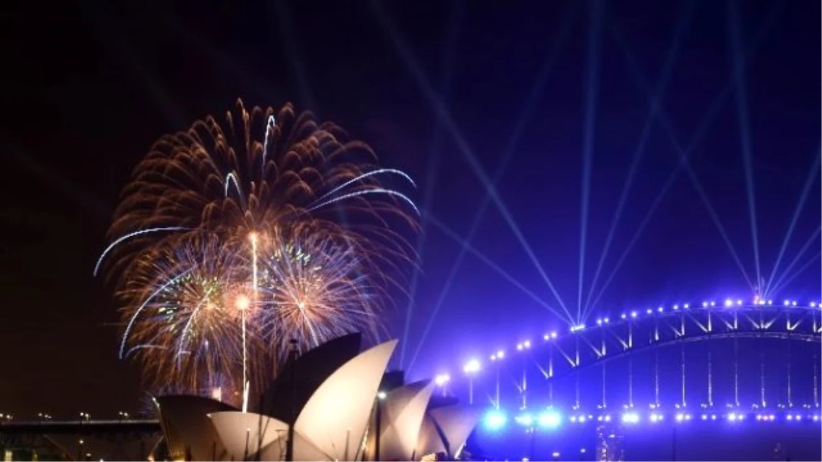Avustralya Yeni Yıla Havai Fişek Gösterileriyle Girdi