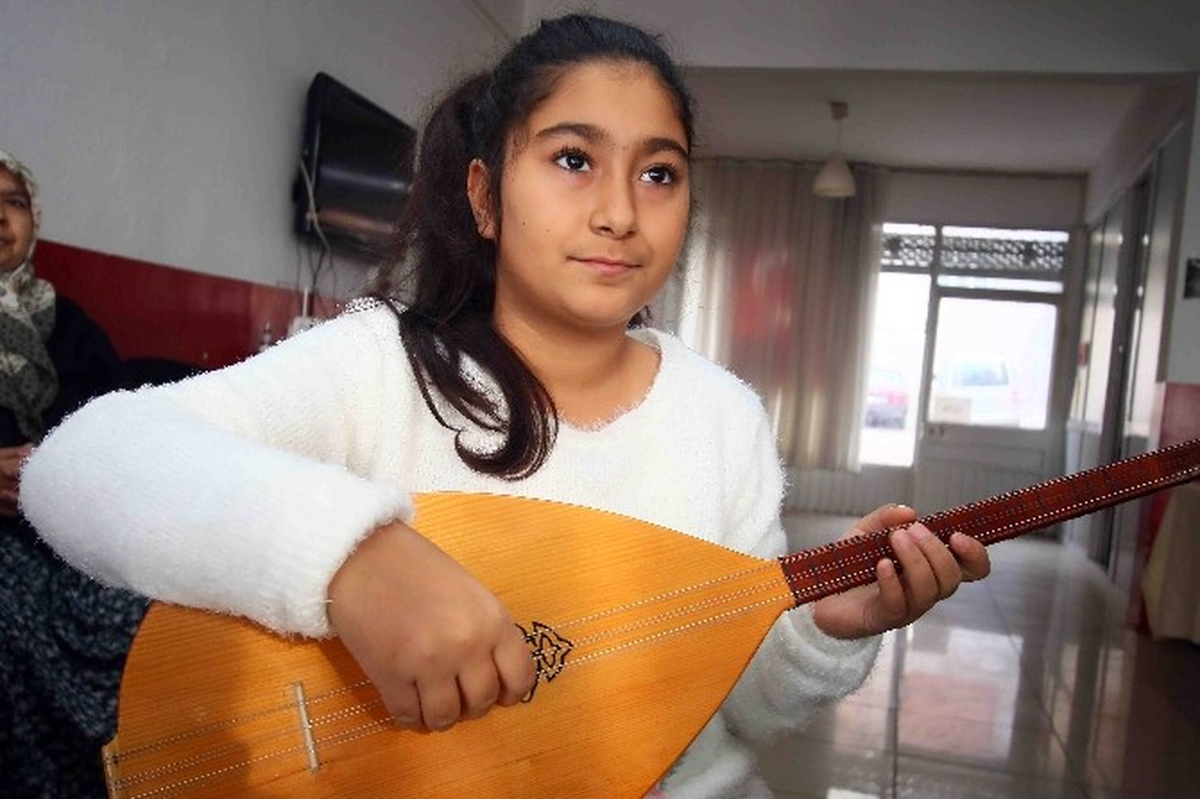 Bayraklı\'da Bağlama Kursuna Kadınlarda Yoğun İlgi