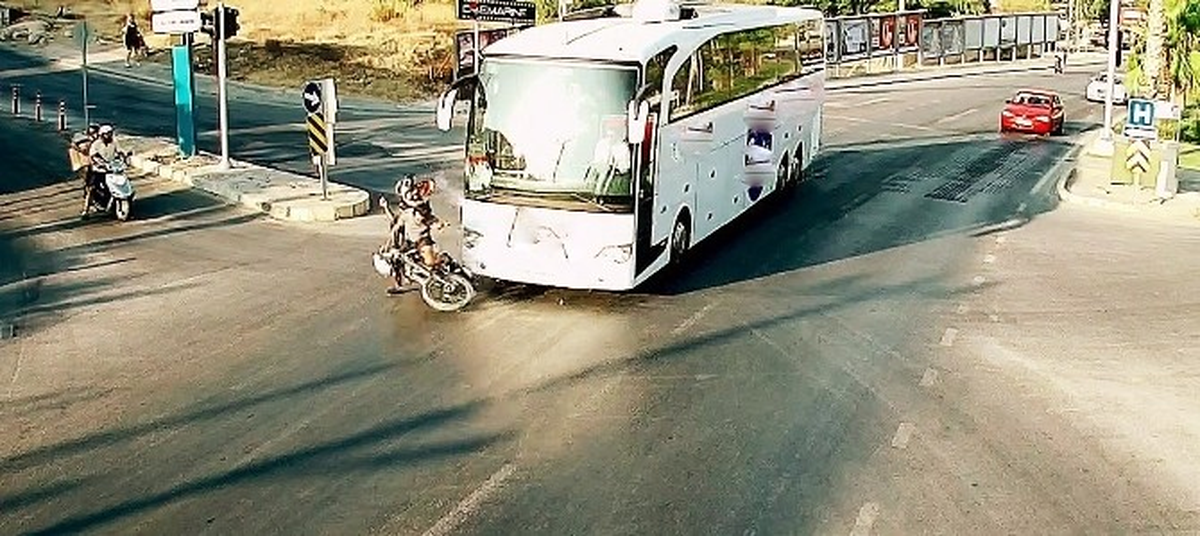 Bodrum\'da Trafik Kazaları Mobese Kameralarına Yansıdı
